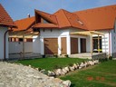 családi házak